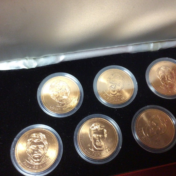 CALGARY FLAMES 1982 coin set - Picture 2 of 4
